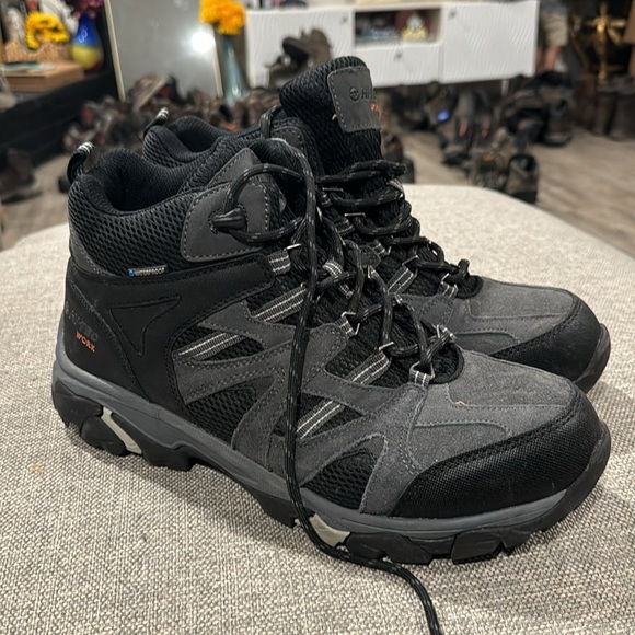 Hi-Tec Other - HI-TEC Ravus mid hiking boots ✨